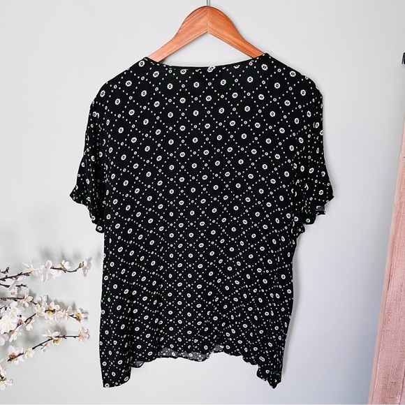 Lane Bryant Printed Short Sleeve Top Size 24 - Picture 3 of 4